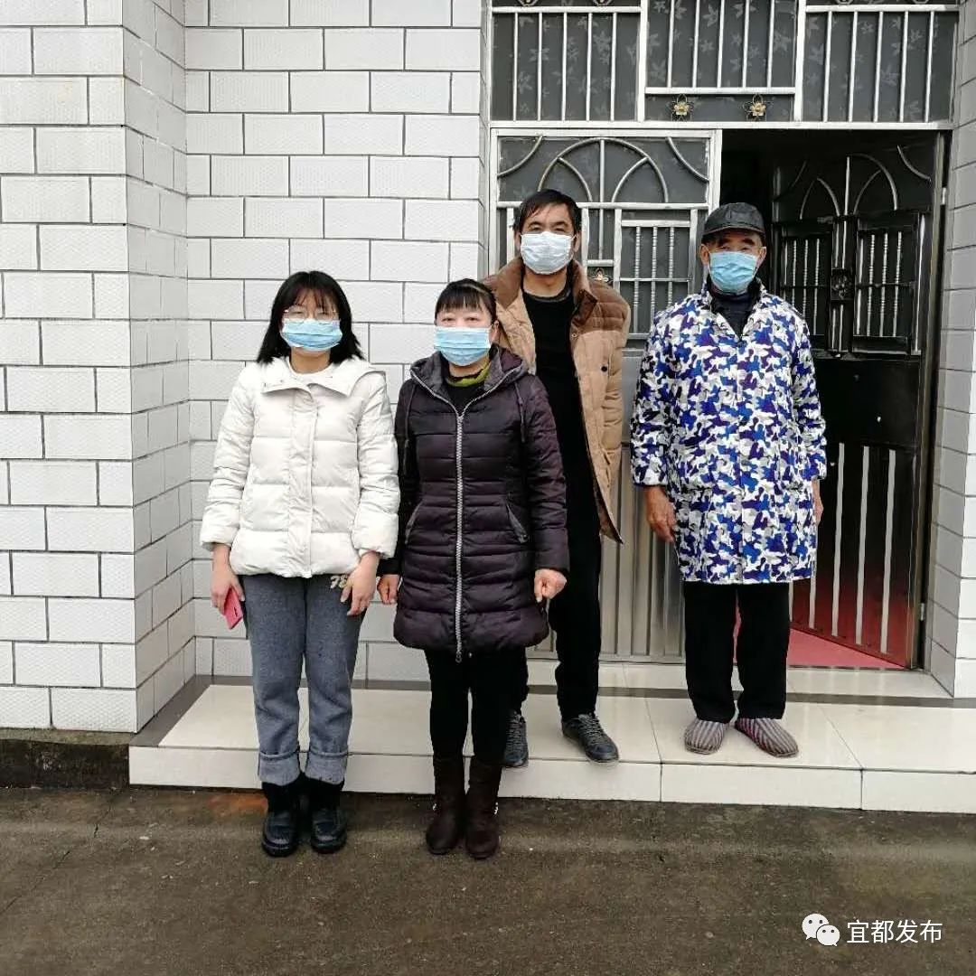 战疫期间来张别样的全家福