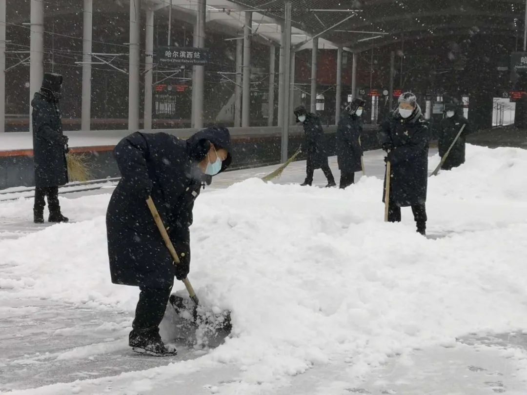 战"疫"中除雪,铁路人朋友圈照片流出