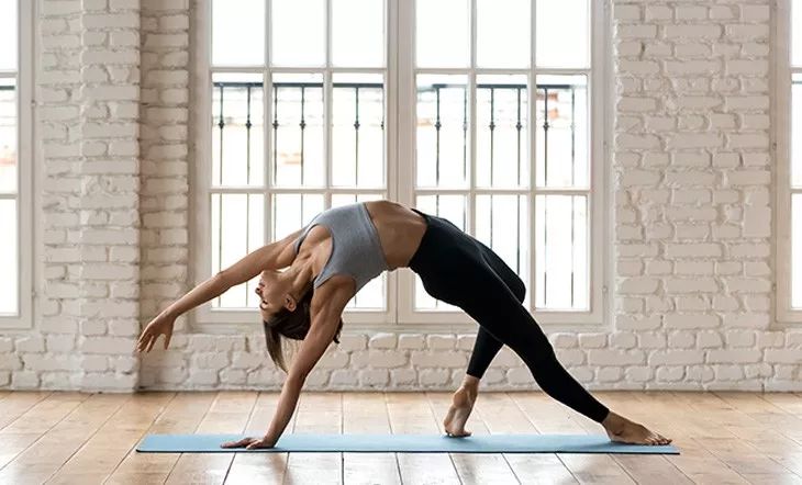 快速练胸动作 ae63becc45774979a89dffa3e145c876.jpeg