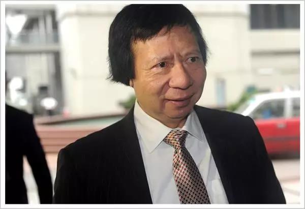 从高光渐逝的香港四大家族，告别天王掌门人时