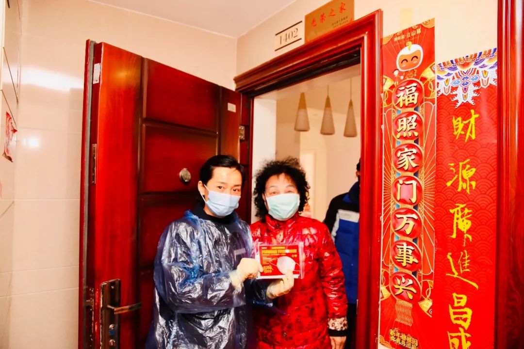 疫情期送人口罩_疫情戴口罩图片(3)