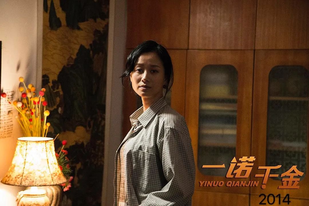 2015年,《擦枪走火》中倪虹洁饰演性感女主播,并和"秀才"喻恩泰有
