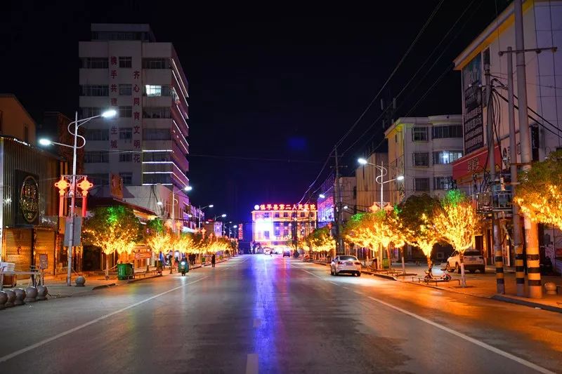 镇平县城最新的街道夜景靓照出炉啦大家有多久没见过了呢