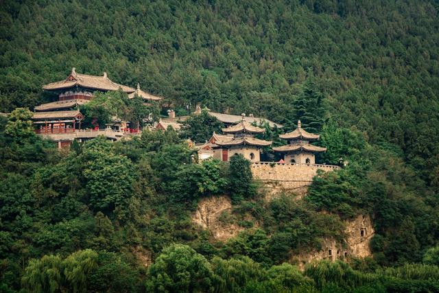 香山寺(全称香山普门禅寺,曾称汝州香山寺,宝丰香山寺)位于河南省