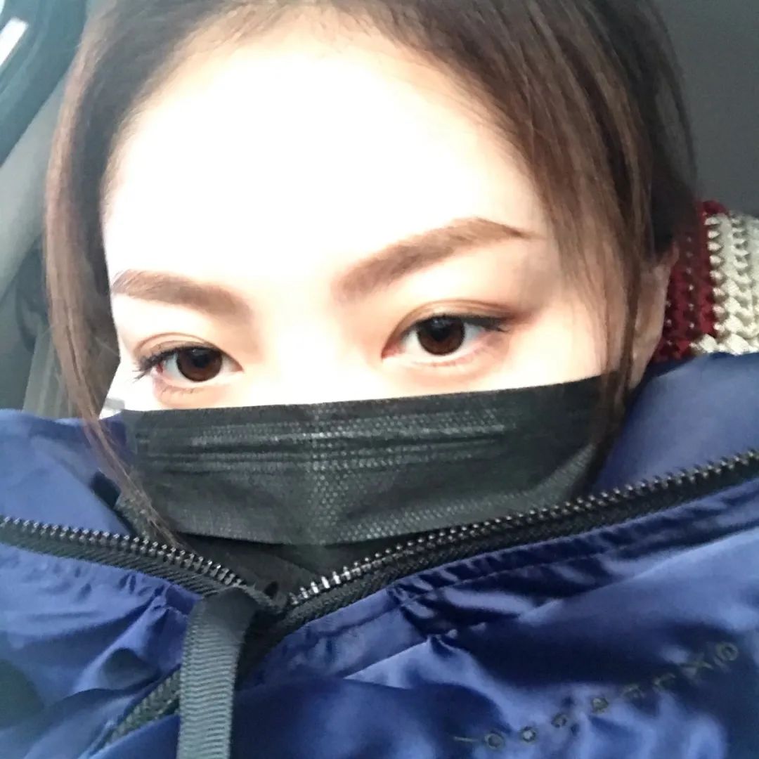 让屏幕前的帅哥美女们 #我藏不住的魅力# #口罩下的美# #遮脸照# #一