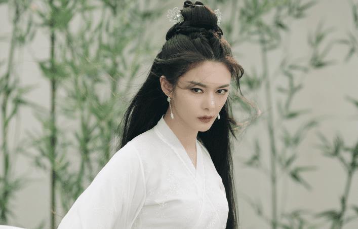 《且听凤鸣》人物海报,杨超越古装美若仙,不料女配一个比一个美