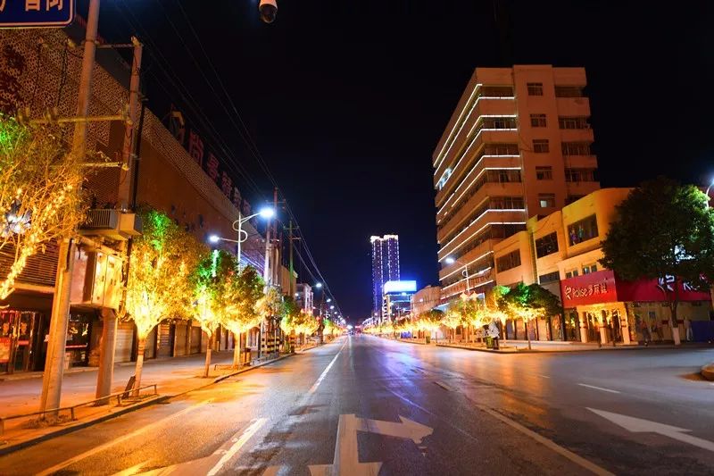 镇平县城最新的街道夜景靓照出炉啦!大家有多久没见过