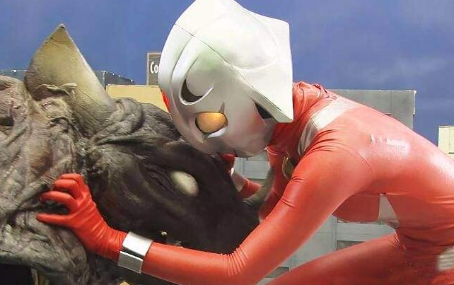 女奥特曼为什么活不过三集？只负责被虐女演员处境艰难！