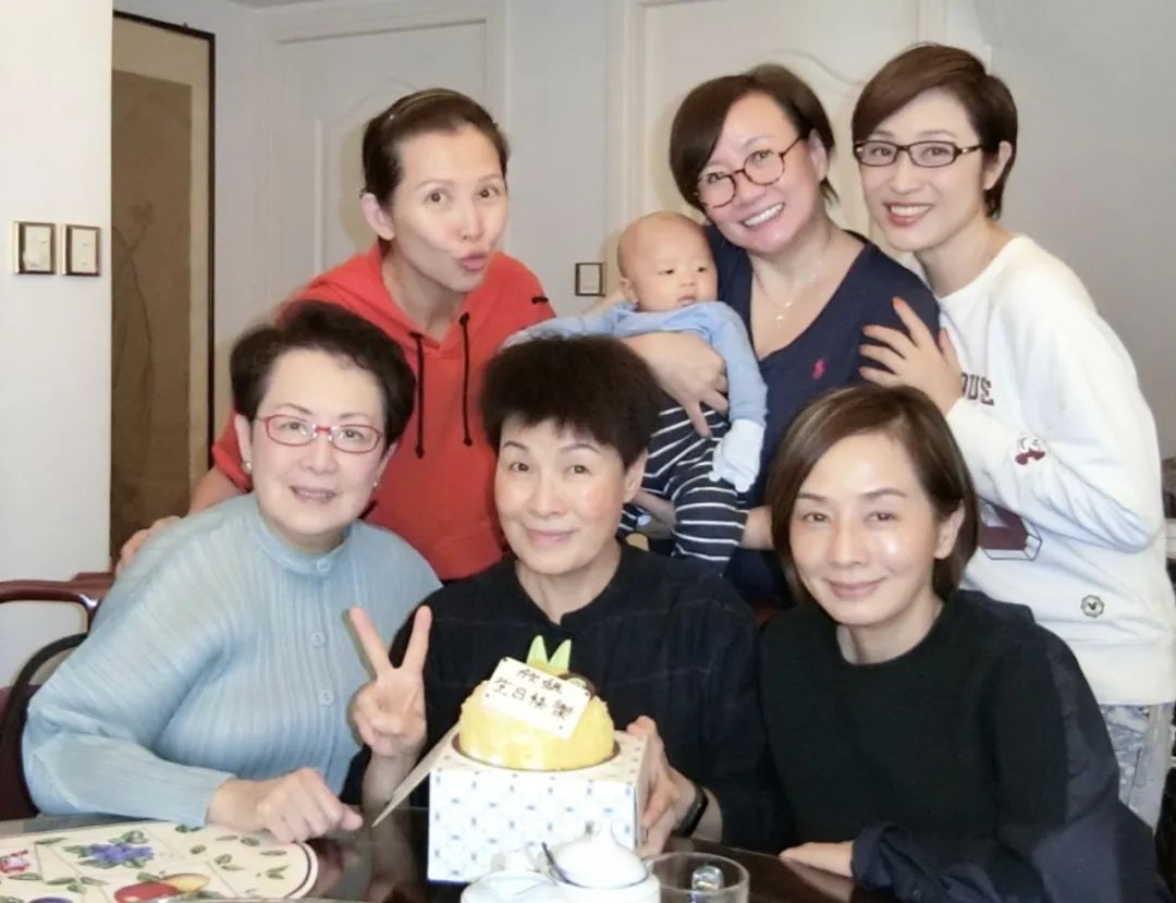 蔡少芬儿子过百日剃光头，网友：P上头发和张晋