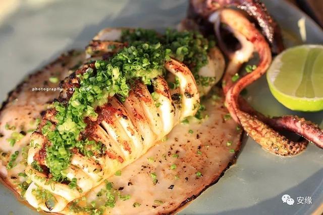 **Grilled Squid Delight: Elevate Your Seafood Experience with this Exquisite Recipe**