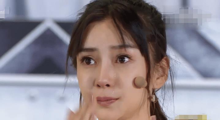 新一期《跑男》杨颖与宋雨琦哭花了妆,两人颜