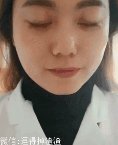 搞笑gif段子:大姐这气质这风采,在骑上二八大杠真是靓丽极了