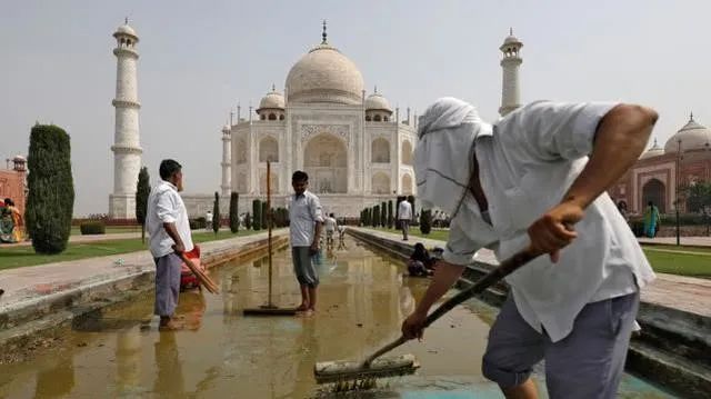 赶猴子 骑骆驼 修墙 灌水除臭！印度为了迎接特朗普 拼了......