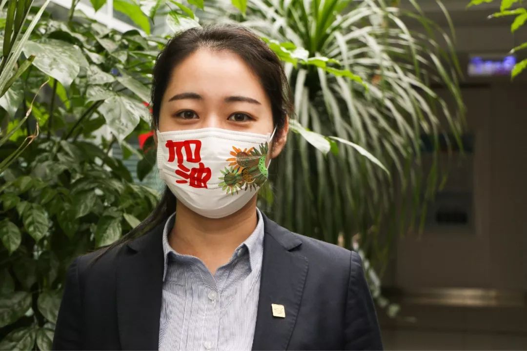 坚持共守胜似拥抱 活动主题 "助力疫情防控,争当最美守护者" 口罩涂鸦
