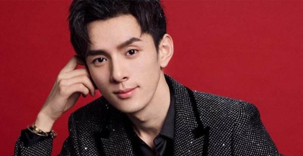 "口红一哥"李佳琪遭网友抨击,回应了什么?_李佳琦