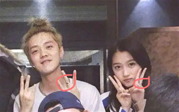 奔结婚去的吧!鹿晗为关晓彤购买了三对情侣戒,还买了订婚钻戒