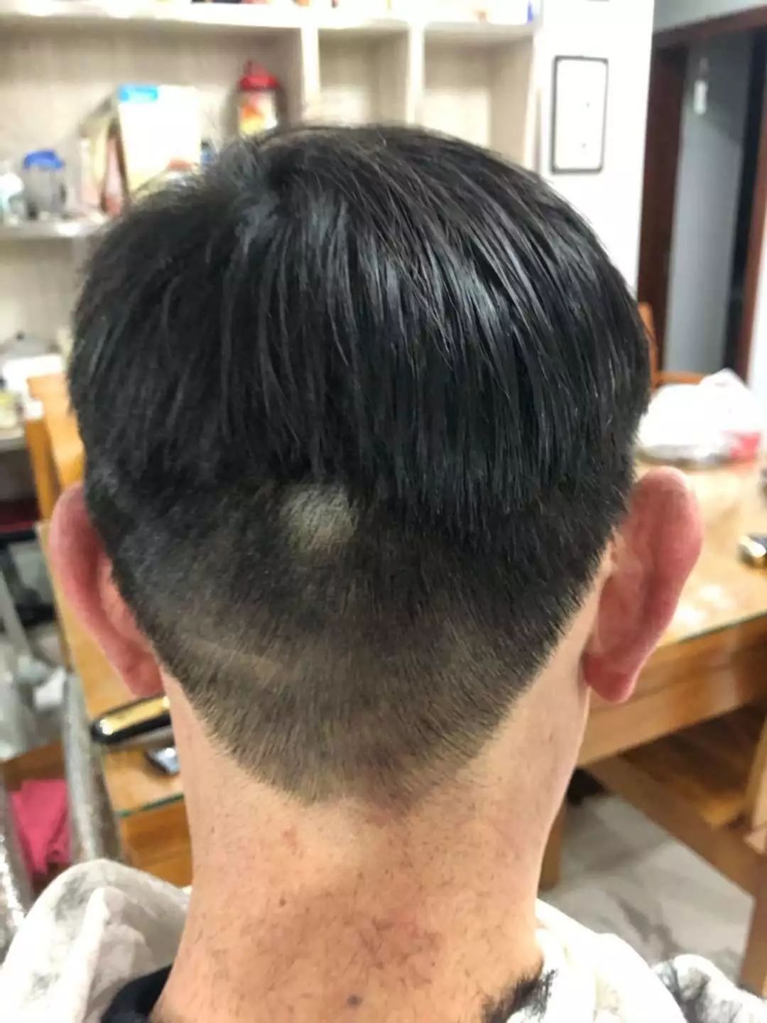 怎么才能自己给自己理发 656e5c80574c46fbbd6aa94fce8575b9.jpeg