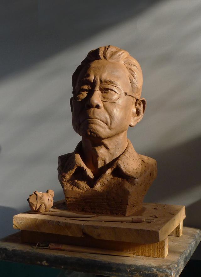 山西雕塑家刘波创作钟南山院士雕像,向医护工作者致敬_疫情