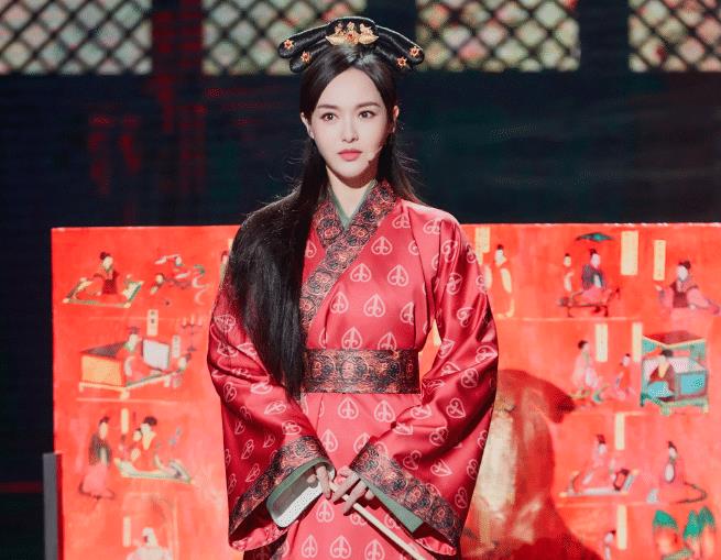原创《燕云台》唐嫣古装造型美若天仙,看到她的助理后,不出道可惜了