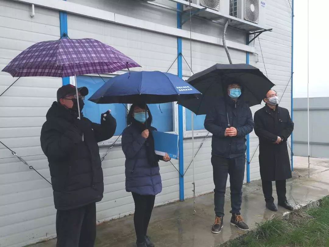 建筑工人口罩_戴口罩的建筑工人图片(3)