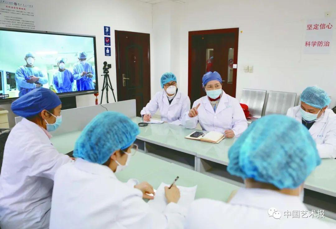 中国摄协抗击疫情摄影小分队，发自武汉！