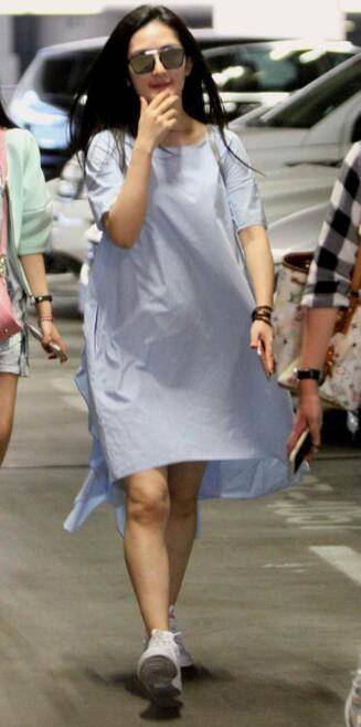 张杰频传出轨曝离婚，如今38岁谢娜疑怀二胎回击