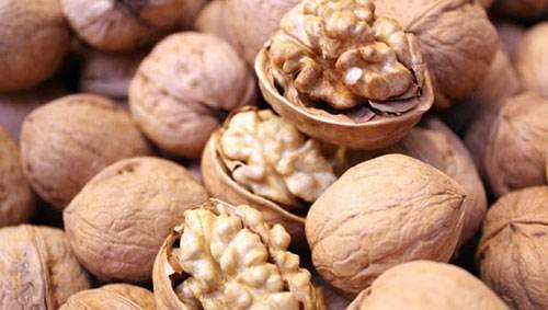 百草味卖身百事，良品铺子忙上市：干果零食江