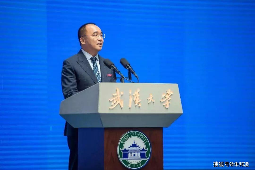 从小镇诗人到湖北首富：为武汉建9家应急医院，