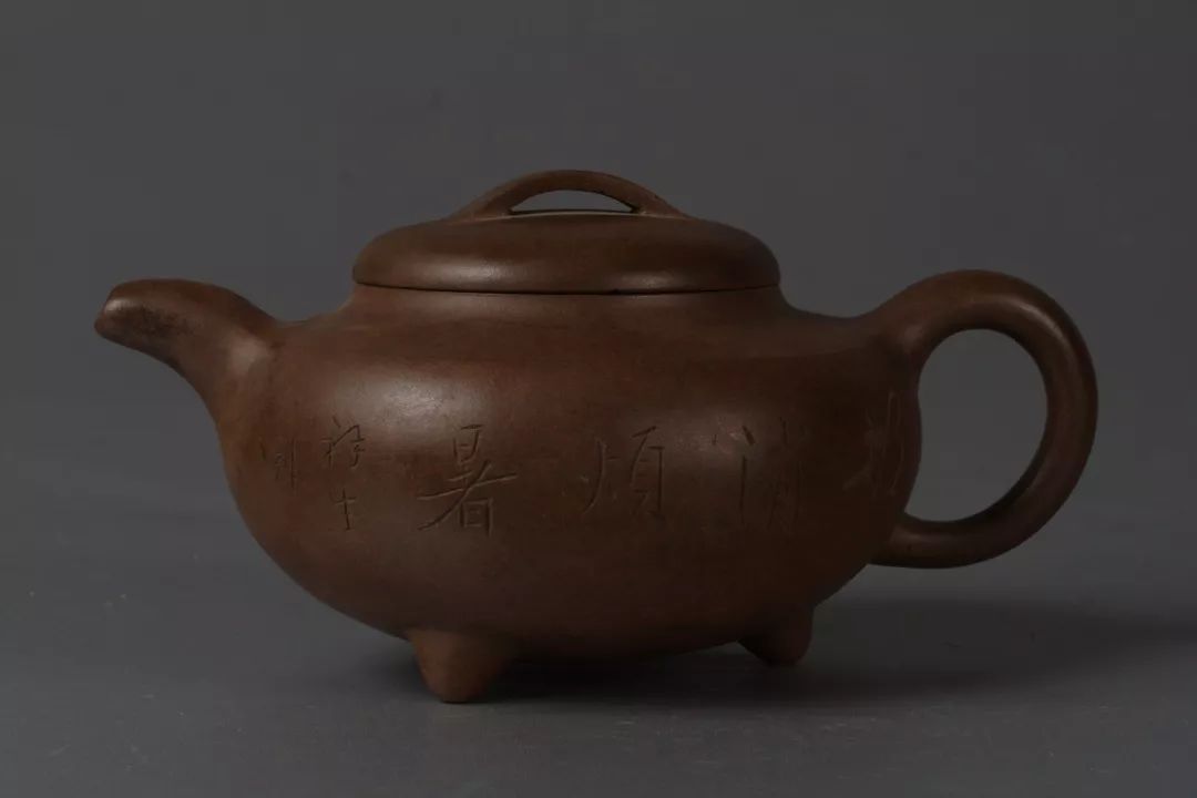 清·宜兴窑曼生款三足紫砂壶