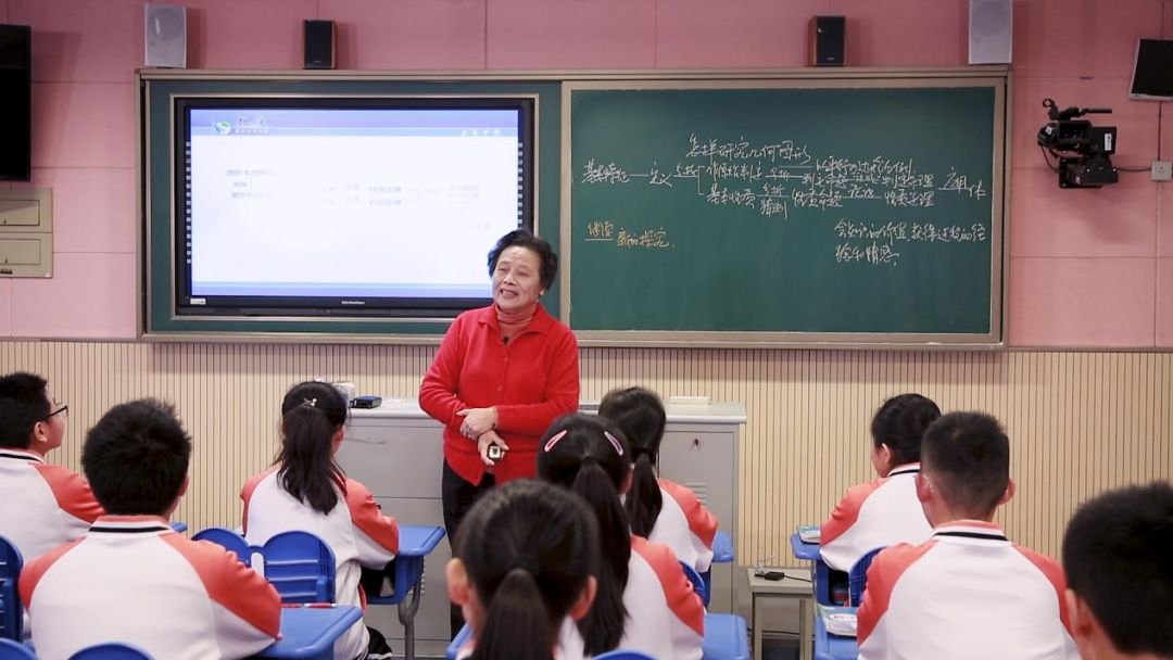 本期"名师讲堂"李庾南老师正是将她多年归纳提炼的"自学·议论·引导"