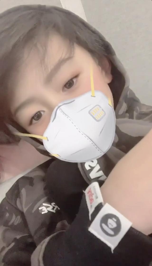 能送老人口罩吗_戴口罩的卡通图片(3)