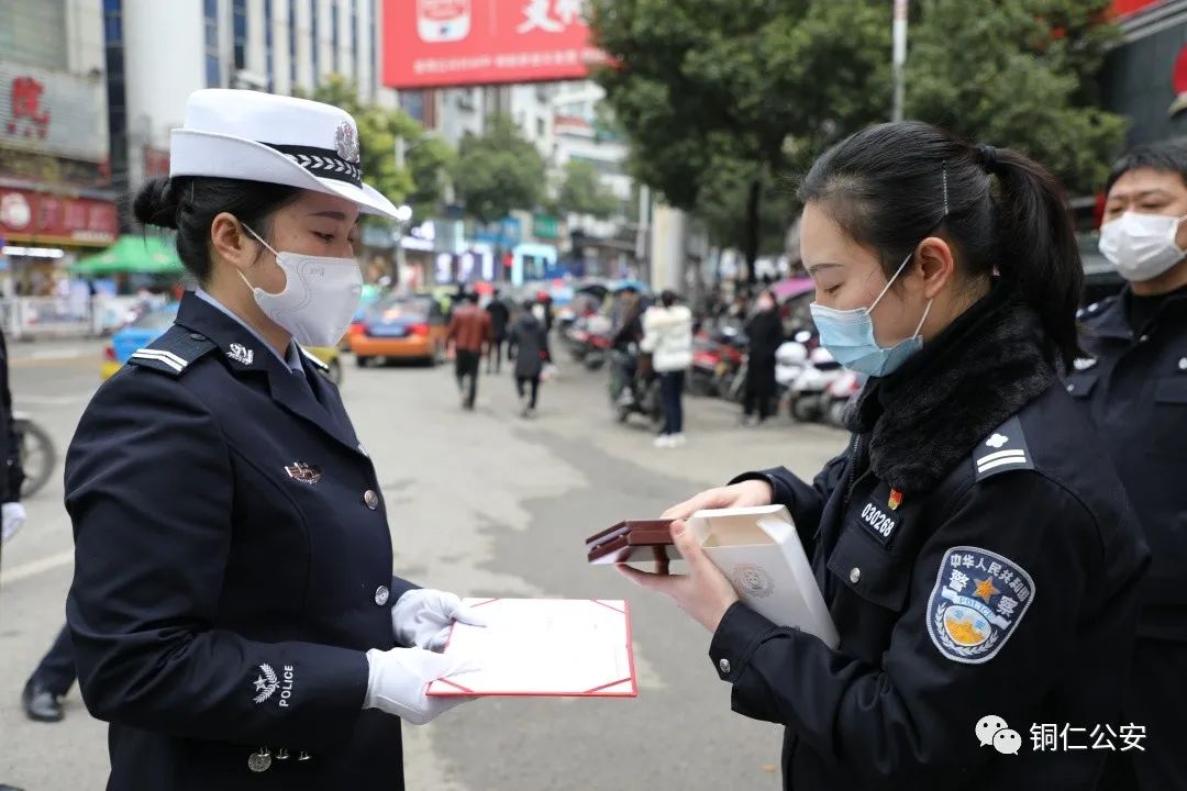 90后铜仁女辅警勇跳乌江救人被记个人三等功