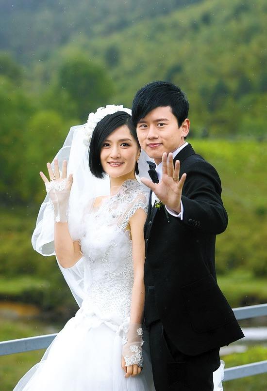 张杰频传出轨曝离婚，如今38岁谢娜疑怀二胎回击