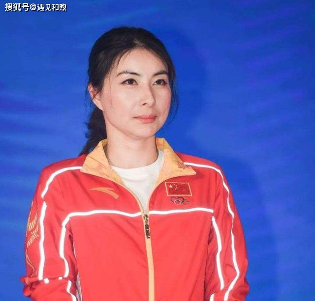 2004年奥运会上,郭晶晶获得了她的第一枚奥运冠军金牌,实现了她运动