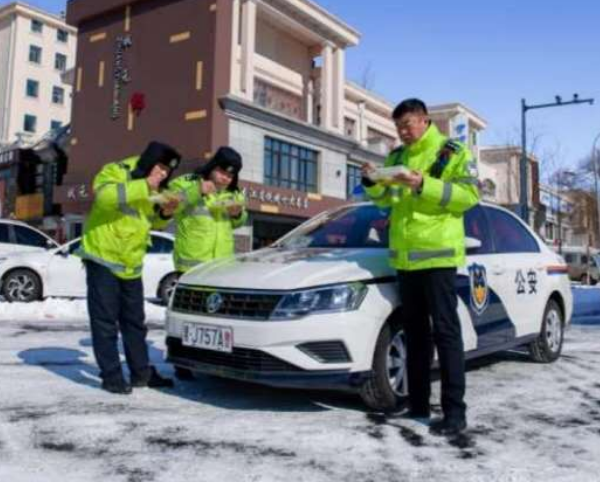 宝清县公安交通警察大队民警抗击疫情