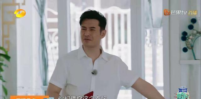 王俊的婚纱照_王俊凯比心图片