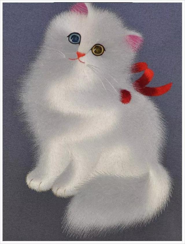 苏绣他的代表双面绣的《猫》,它最能体现苏绣艺术特征的就是双面绣.