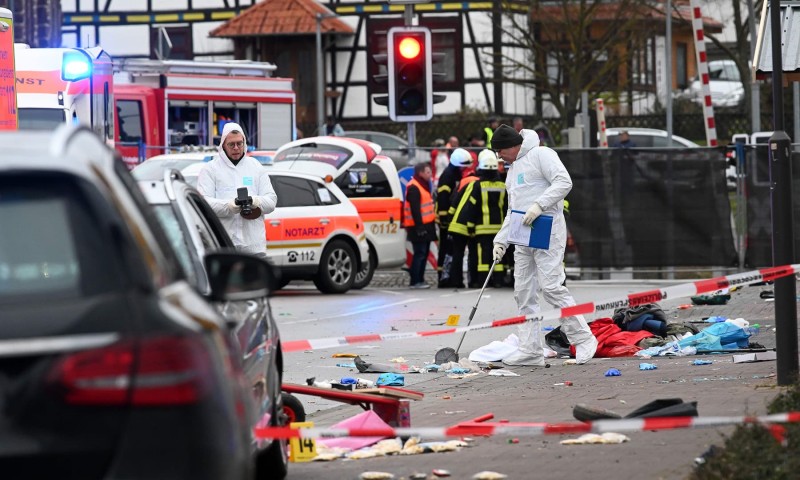 又与恐怖案有关？一辆汽车冲向德国狂欢节游行人群30人受伤