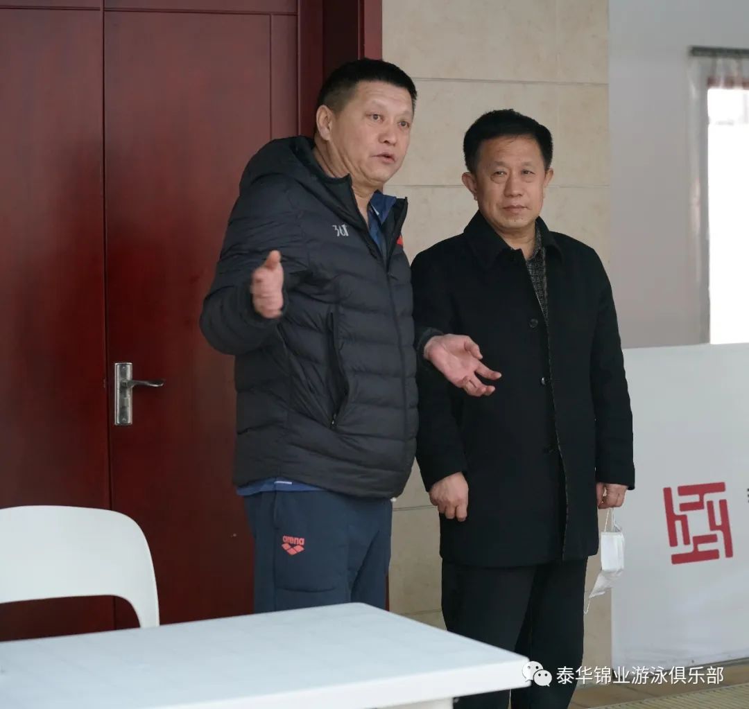 今日下午泰华集团董事长李春岗莅临俱乐部,视察俱乐部疫情期间防疫