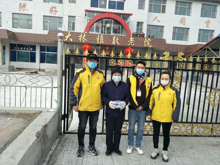 疫情期送人口罩_疫情戴口罩图片(2)