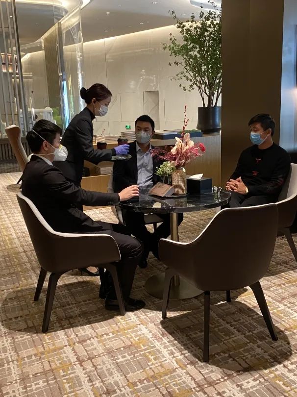 零触点,一对一vip接待 特供茶歇,能量补给站 案场水吧 专职人员,满足