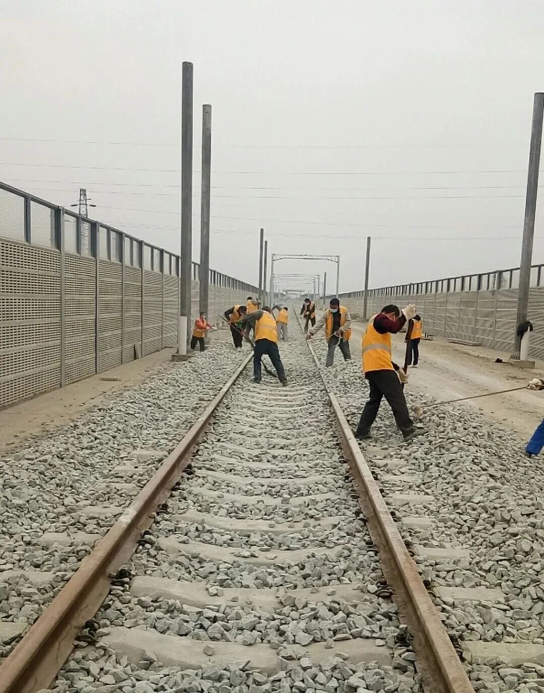 项目部铁路道砟维护施工