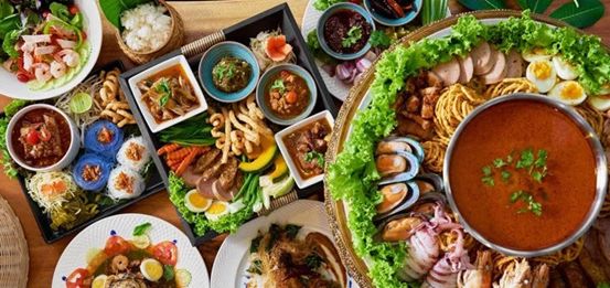 寻找独具泰国特色的食物还能参加当地的传统节日水灯节感受泰国的
