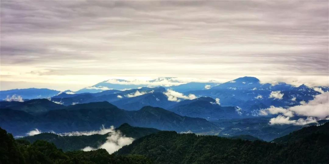 瓦屋山北纬30的一座奇特风光