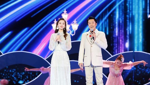 原创央视中秋晚会选歌有水平,黄晓明,baby,梁静茹演唱曲目有深意