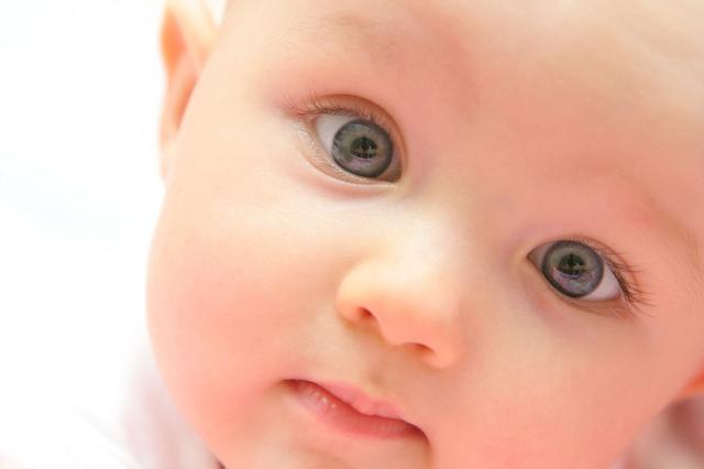 满月婴儿怎么看单眼皮双眼皮