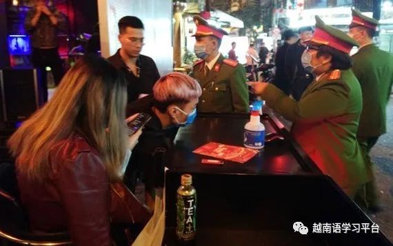 越南河内加强检查酒吧,ktv等娱乐场所及单位防疫工作