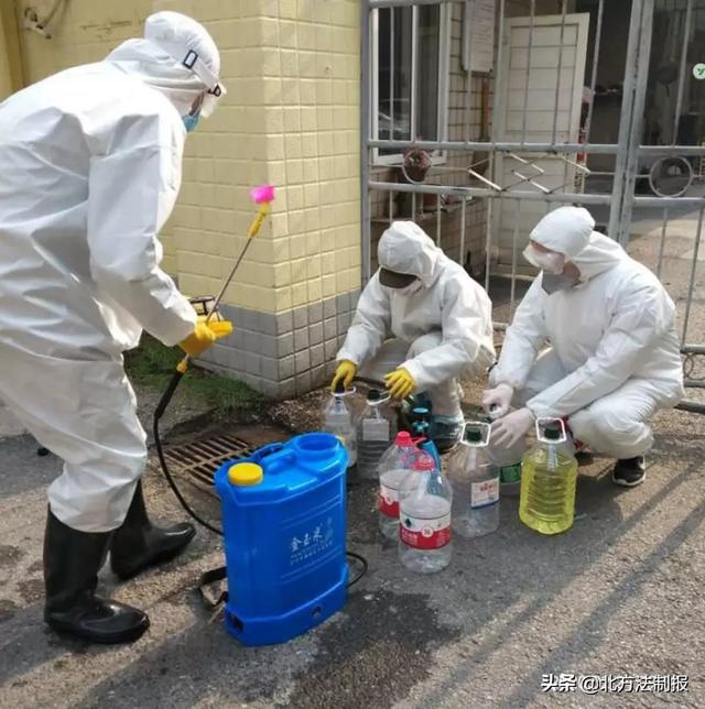 老人口罩桶_老人戴口罩(3)