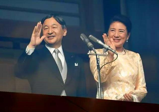 日本天皇寿宴如期举行，包括首相安倍晋三等各界人士470人出席