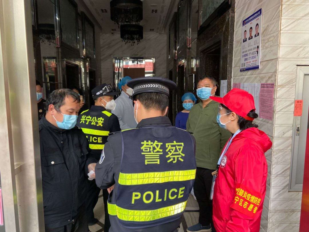 网曝南宁朝阳某小区有疑似病例被拉走？真相来